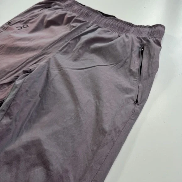 ON‎ CLOUD Tennis Court Pants Mesh Lined Mens Medium Two-Tone Purple Zip Up Cuff